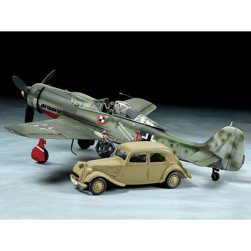 1/48 Focke-Wulf Fw190 D-9 Jv44 & Citroen 11CV Set