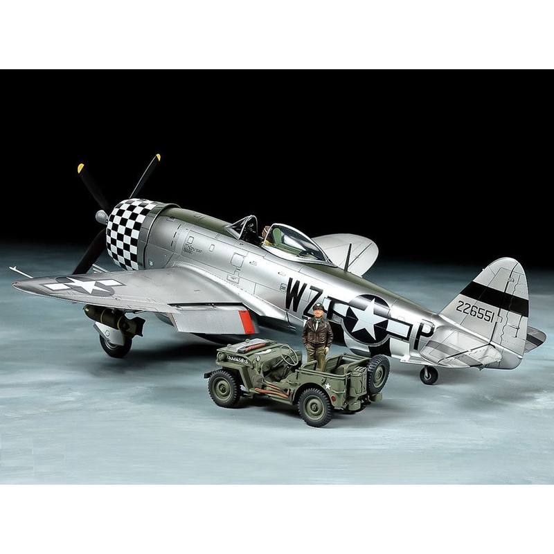 1/48 P-47D Thunderbolt Bubbletop &  Ton 4×4 Light Vehicle