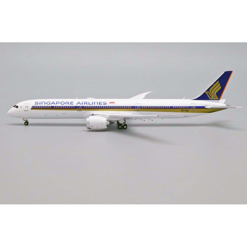 Singapore Airlines B787-10 9V-SCM (Flaps Down)