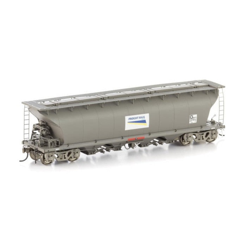 HO NGTY Grain Hopper, Freight Rail Wagon Grime with FR Logos and Roofwalks – 4 Car Pack