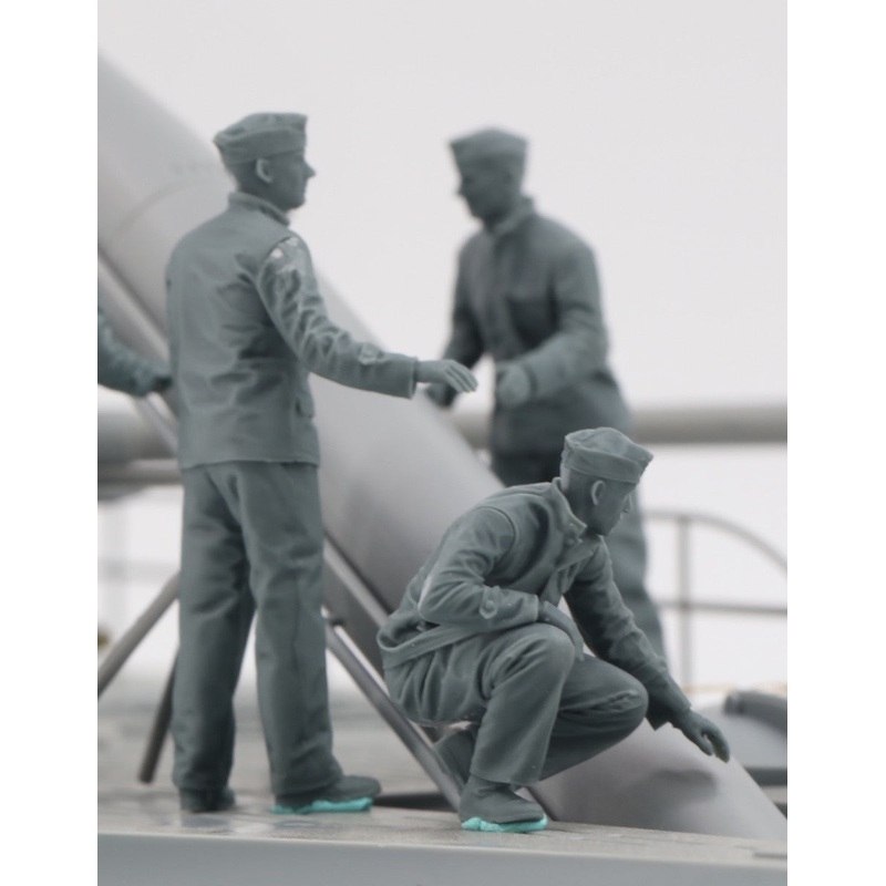1/35 German Submariners & Commanders (Loading) Plastic Model Kit