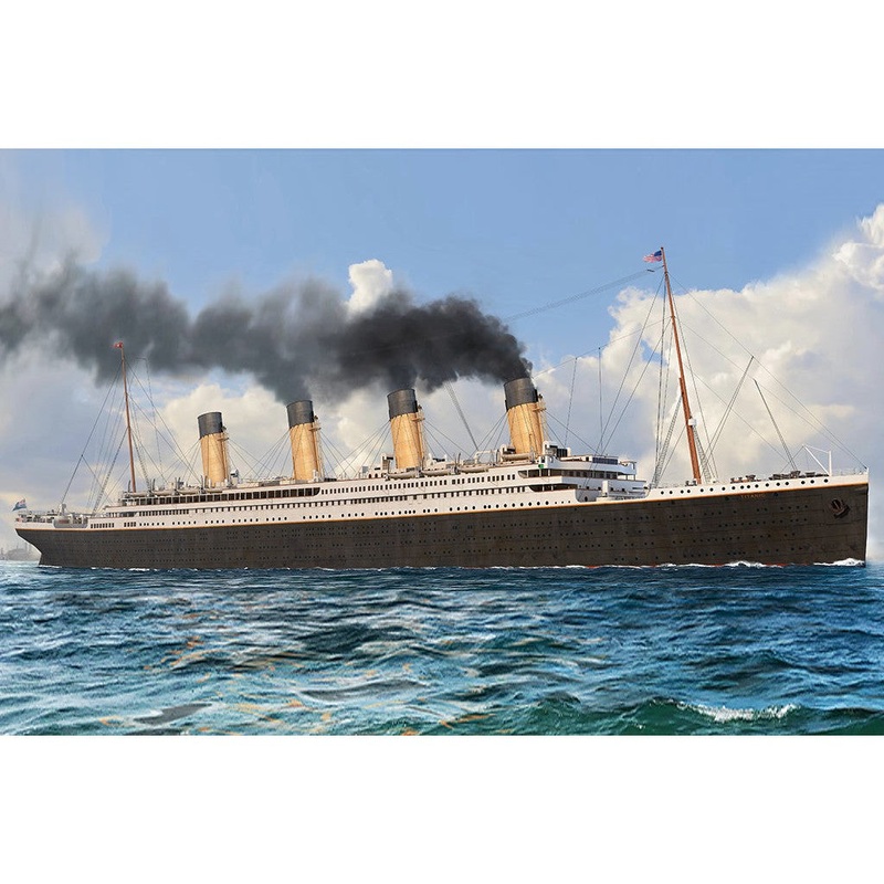 1/700 Titanic Plastic Model Kit