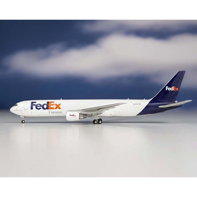 1/200 FedEx Express B767-300ERF N104FE