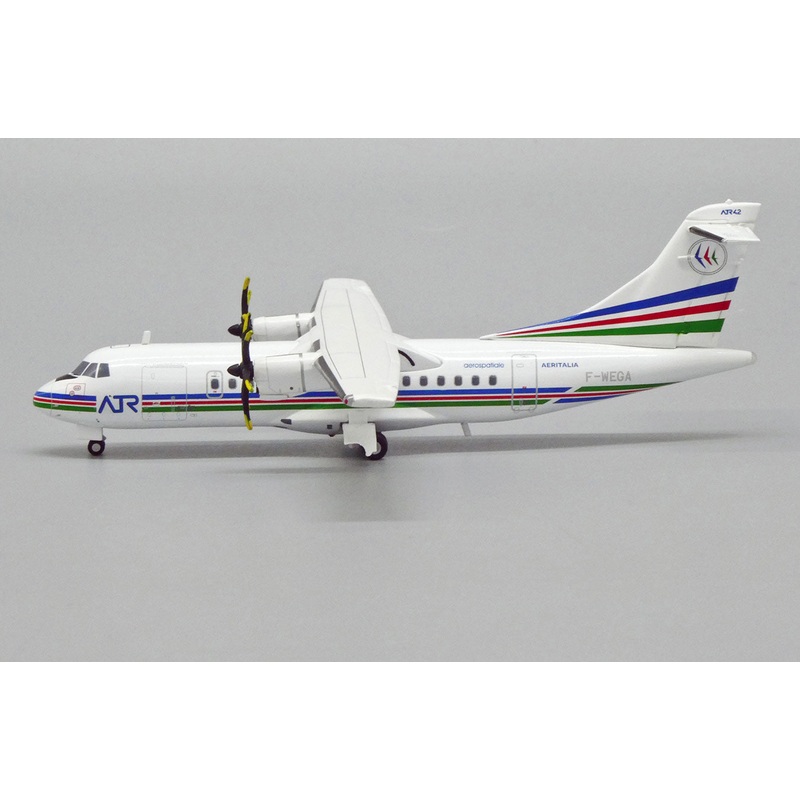 1/200 House Color ATR 42-300 F-WEGA