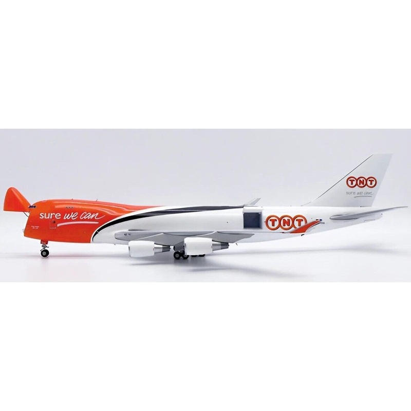 1/200 TNT Express Boeing 747-400F “Interactive Series” Reg: OO-THA with Stand