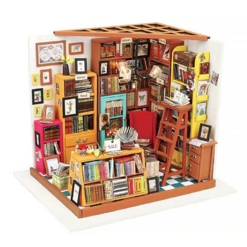 DIY Mini House Sam’s Study