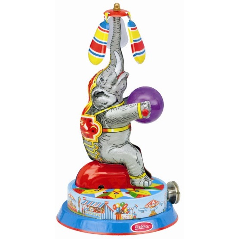 00720 M 72 Elephantdesign roundabout