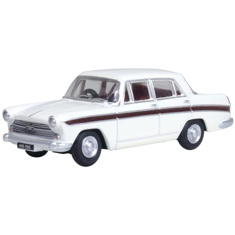 1/76 Austin Cambridge – Snowberry White/Embassy Maroon