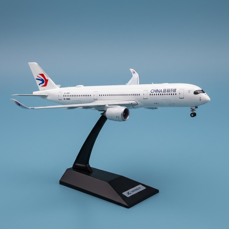 1/200 China Eastern Airlines Airbus A350-900XWB Reg: B-304D with Stand