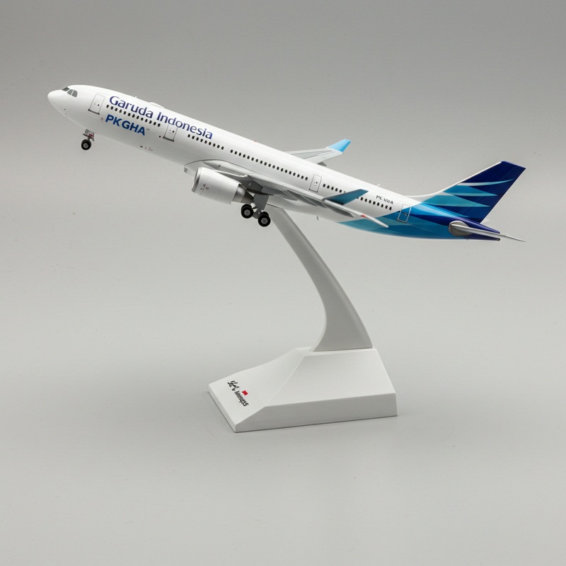 1/200 Garuda Indonesia Airbus A330-300 Reg: PK-GHA with Stand