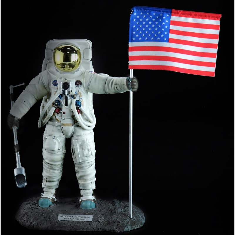 1/8 First Man On the Moon – Neil Armstrong Apollo 11 Commander July 20 1969 (Polyresin Statue)