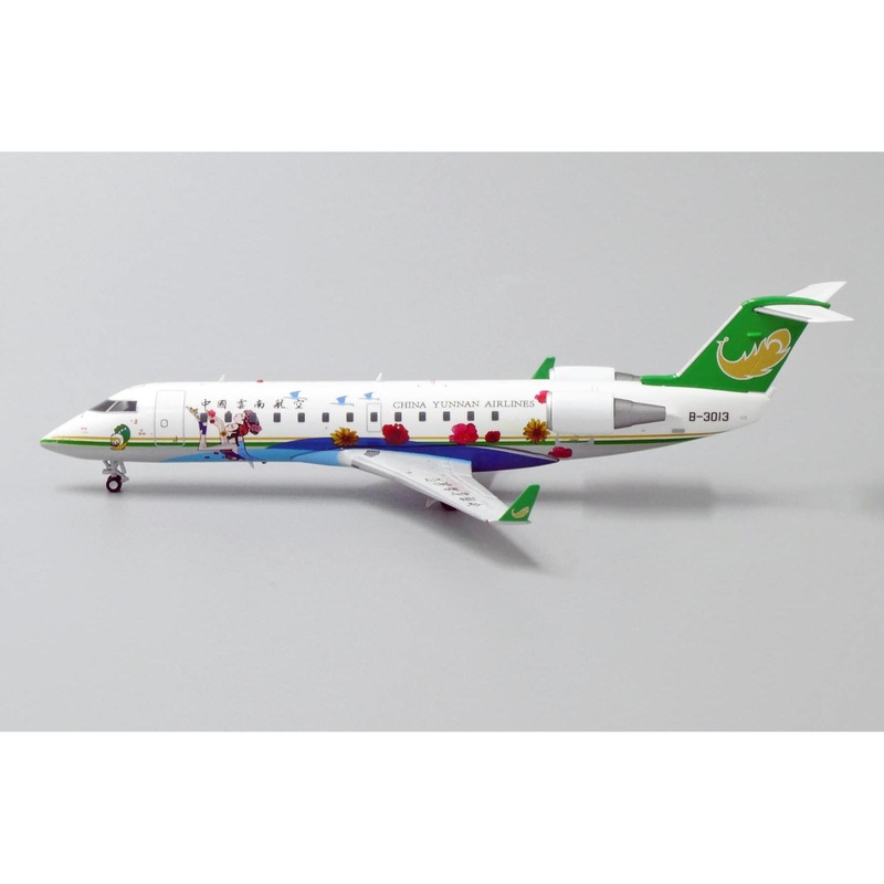 1/200 China Yunnan Airlines Bombardier CRJ-200ER Reg: B-3013 with Stand