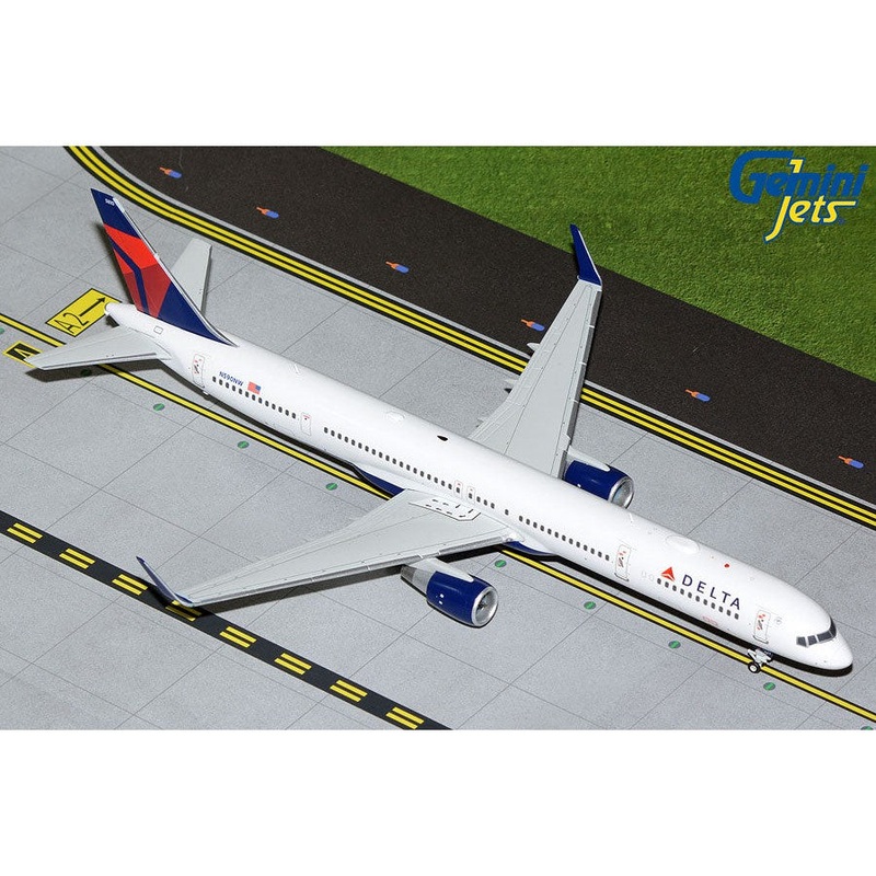 1/200 Delta Air Lines B757-300W N590NW