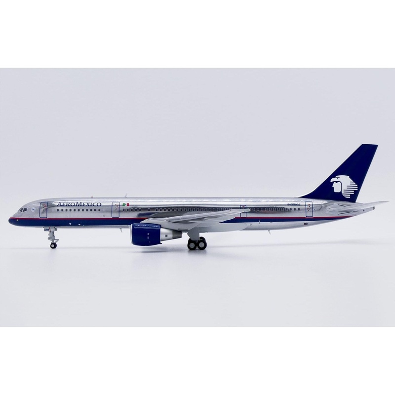 1/200 Aeromexico Boeing 757-200 “Polished” Reg: N490AM with Stand