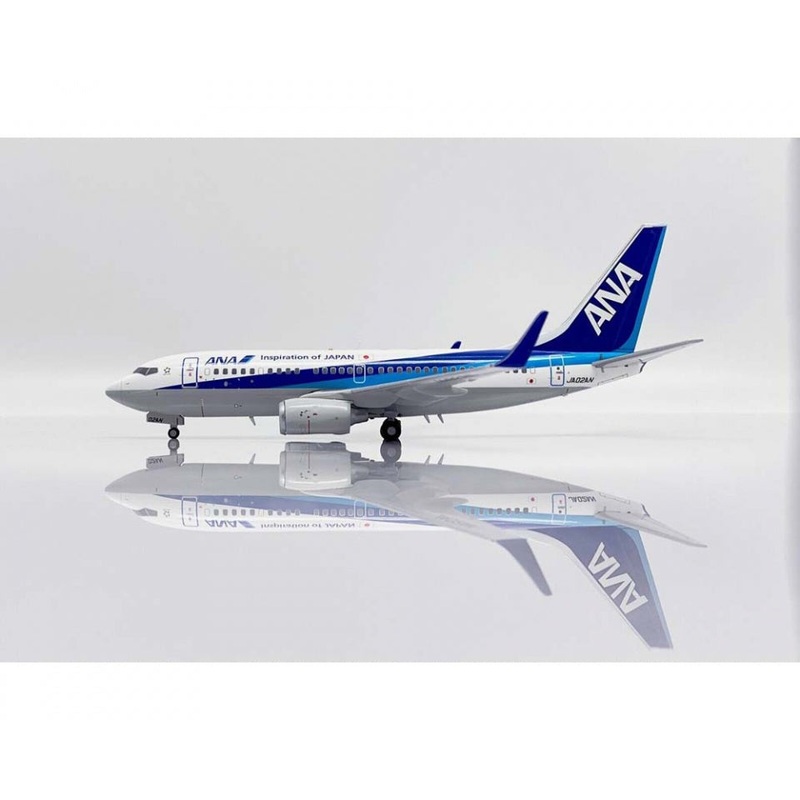 1/200 ANA B737-700 JA02AN (with Aviation Tag)