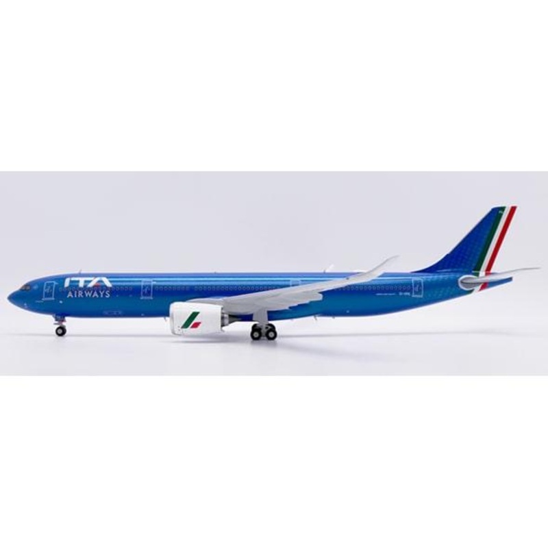 1/200 ITA Airways Airbus A330-900Neo Reg: EI-HPA with Stand